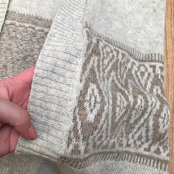 ⚡Hollister cardigan, Aztec pattern⚡ - Picture 3 of 4